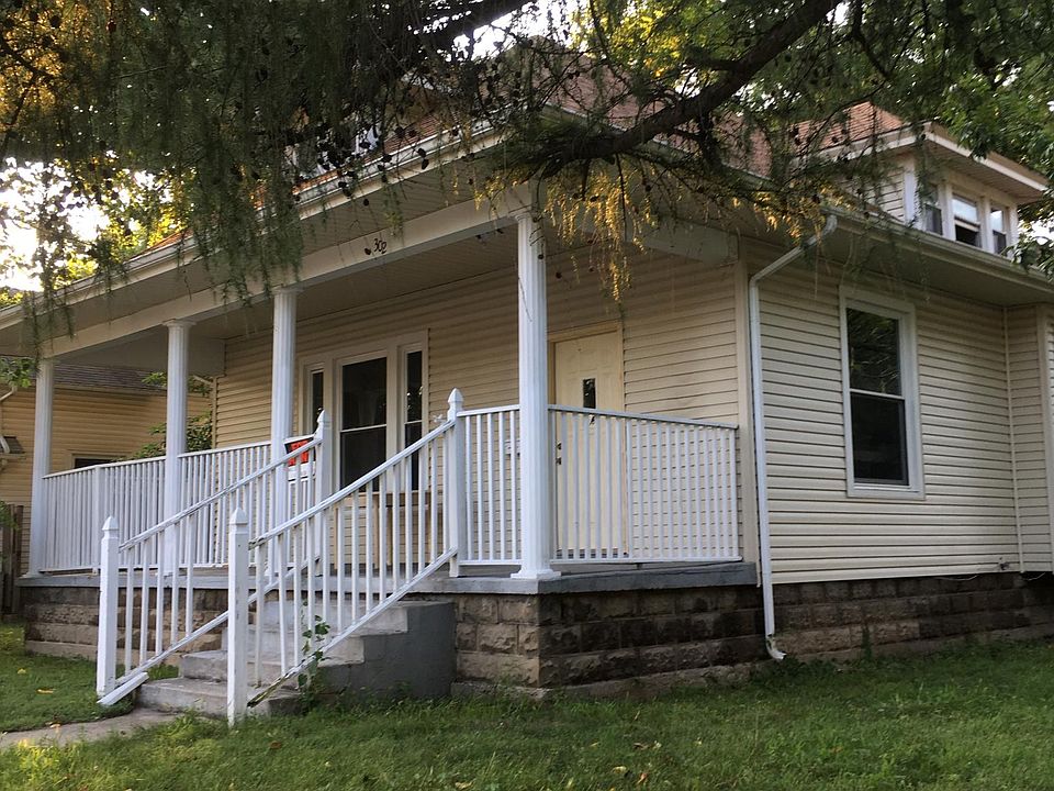 1st image of 302 W Oak St