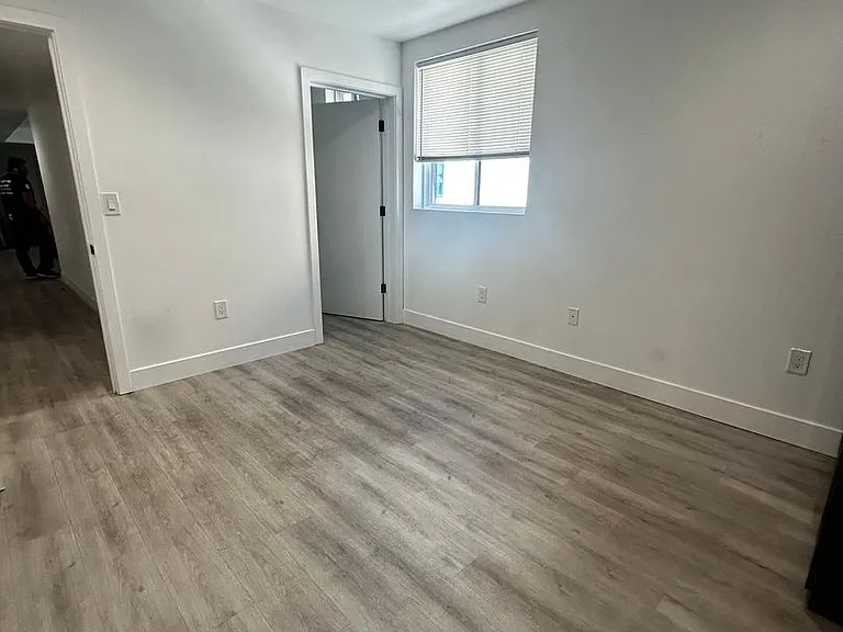1575 1/2 W 37th St #206 — Photo 10