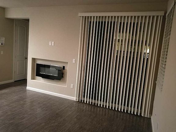 3rd image of 906 Holly Pl