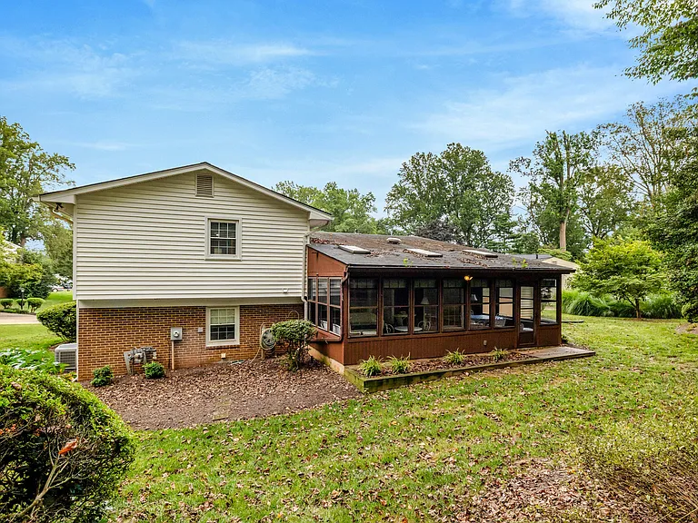 615 Kearney Ct SW — Photo 45