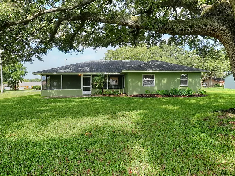 1201 Burlington Ct — Photo 34