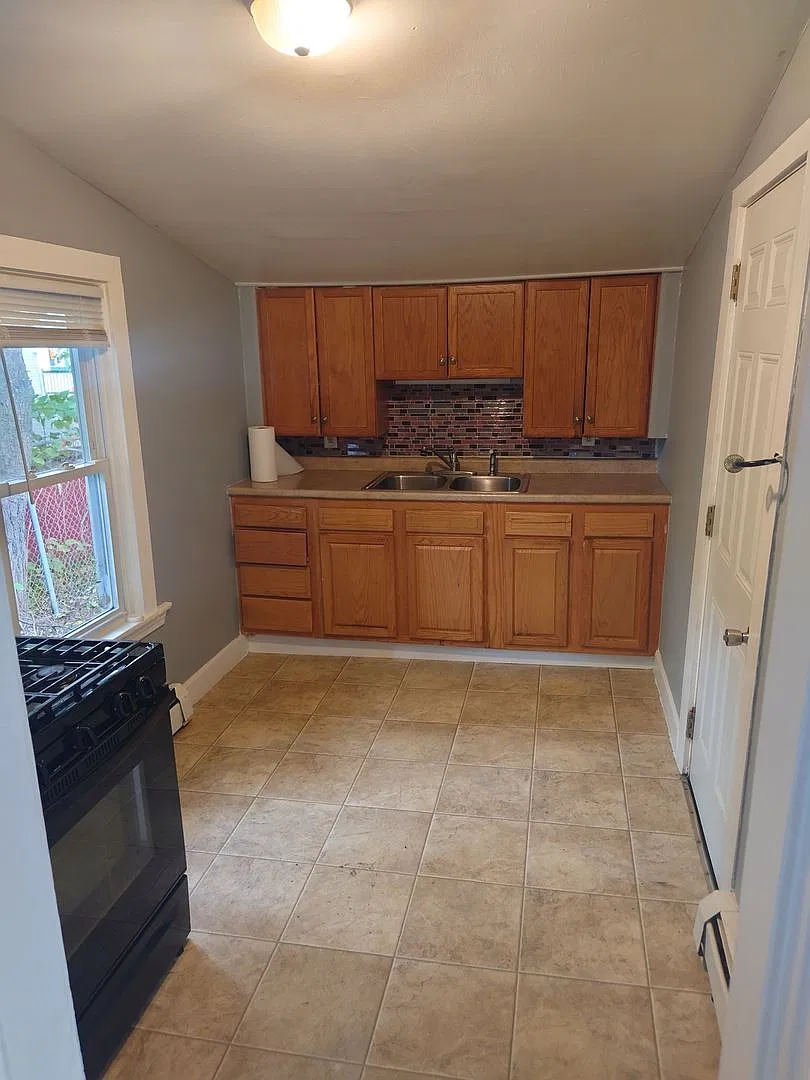 2 Bedroom Single Cottage Family Home in Woonsocket with a small yard! Section 8 are welcome! — Photo 3