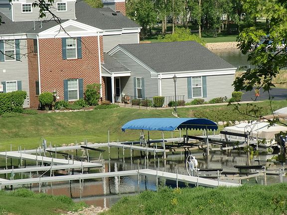2nd image of 8219 Primrose Ln #8219