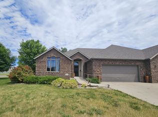 101 Hamilton Cir, Aberdeen, SD 57401
