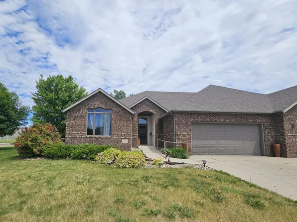 101 Hamilton Cir, Aberdeen, SD 57401