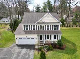 132 Denise Dr, Niskayuna, NY 12309