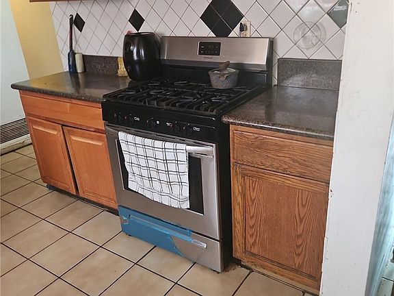 3rd image of 14636 Demblon St
