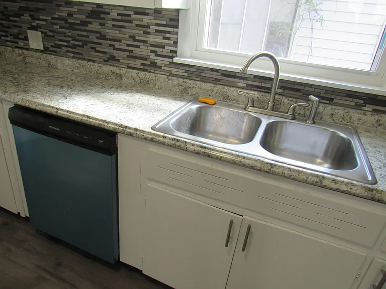 1031 Collinwood Ave — Photo 12