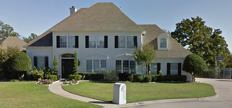 1st image of 702 Lakehurst Ct