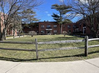 110 Division Ave APT 1B, Levittown, NY 11756