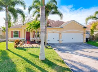 520 SW Dailey Ave, Port Saint Lucie, FL 34953