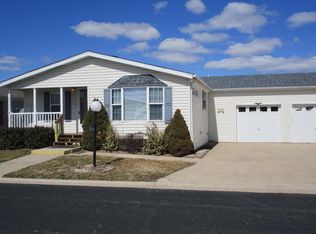 658 Bluebird Cir #A, Sandwich, IL 60548