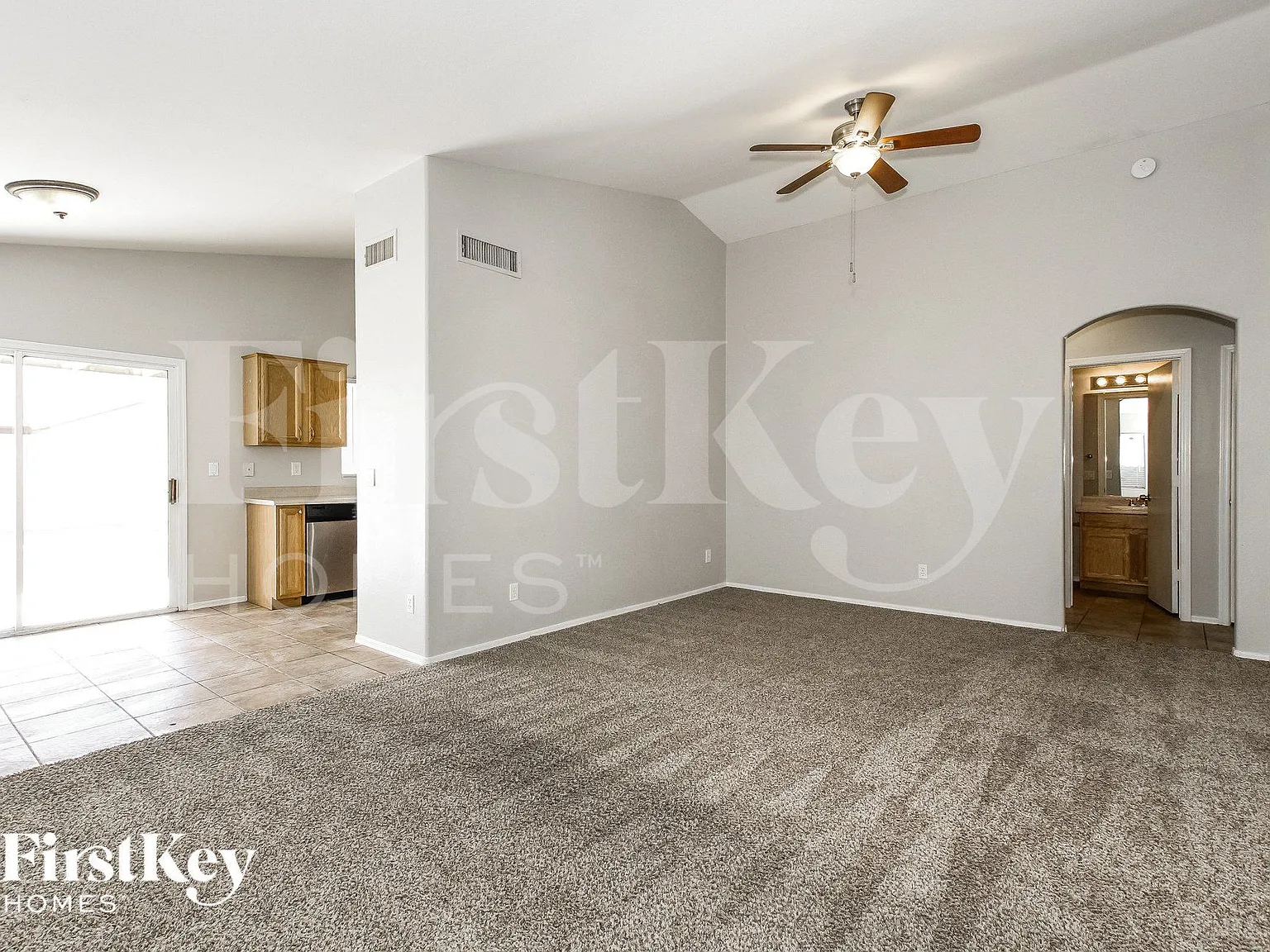 3 bed, 2.0 bath, 1138 sqft, $2,120 — Photo 3