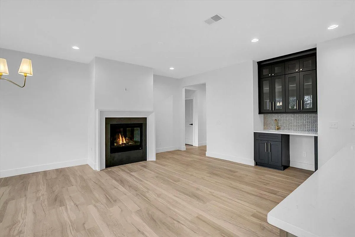 305 Willard St — Photo 3