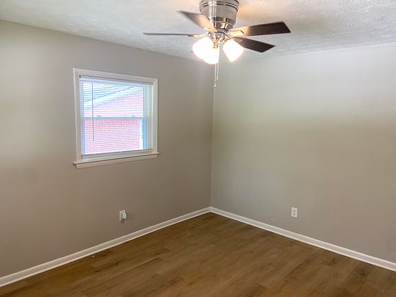 2nd image of 1695 Hill View Pl #1695