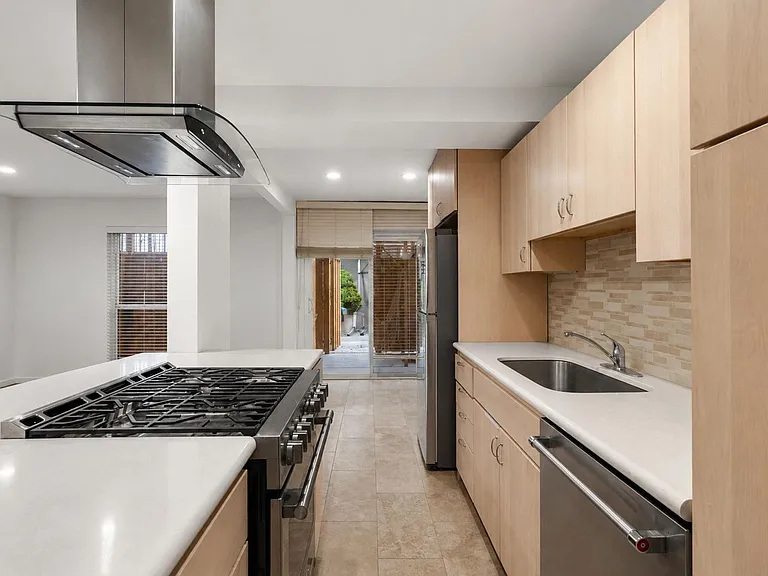 15909 Stillwood St #1085 — Photo 8