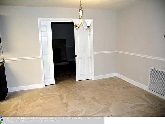 4th image of 3025 NE 3rd Ave