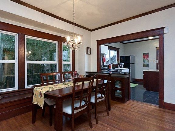 Charming window seat overlooks private bamboo garden!