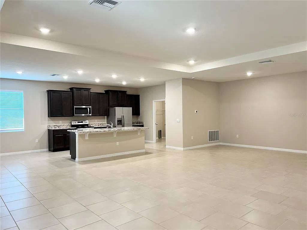 4 bed, 3.0 bath, 2393 sqft, $2,750 — Photo 3