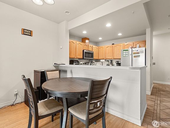 4th image of 418 SE 17th Street #10B