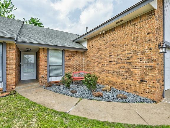 2nd image of 533 Cypress Dr