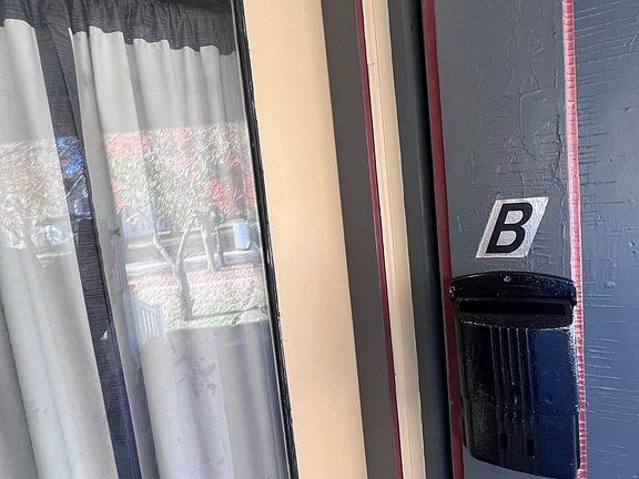 3rd image of 909 N 6th St