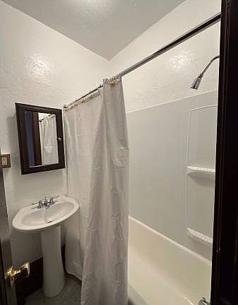 4th image of 1480 N Logan St