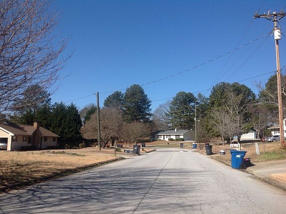 4th image of 2360 Three Bars Dr