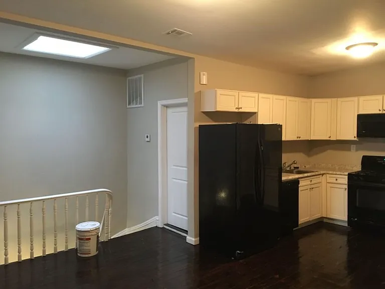 80 Linden Ave — Photo 2