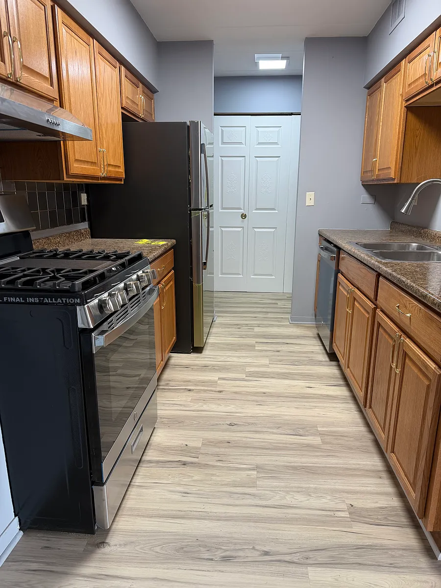 Building Photo - 220 S Roselle Rd #224