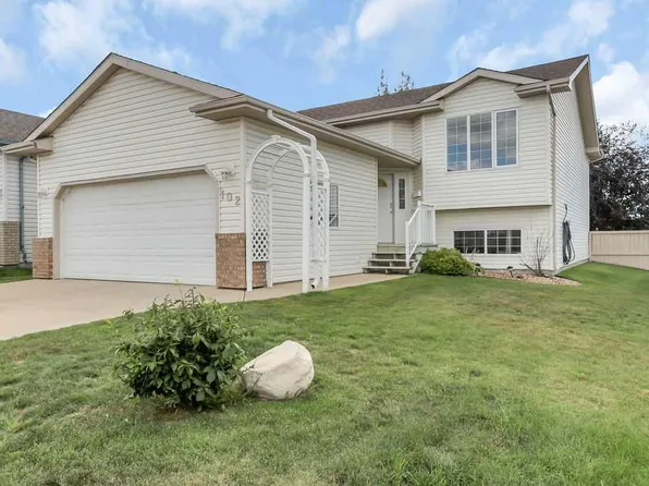 102 E Drummond Ave, Red Deer, AB T4R 3A5
