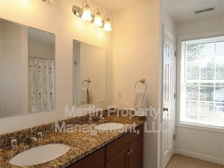 10 Blue Jay Cir #2 — Photo 8