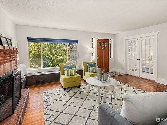 3rd image of 10317 Linden Avenue N