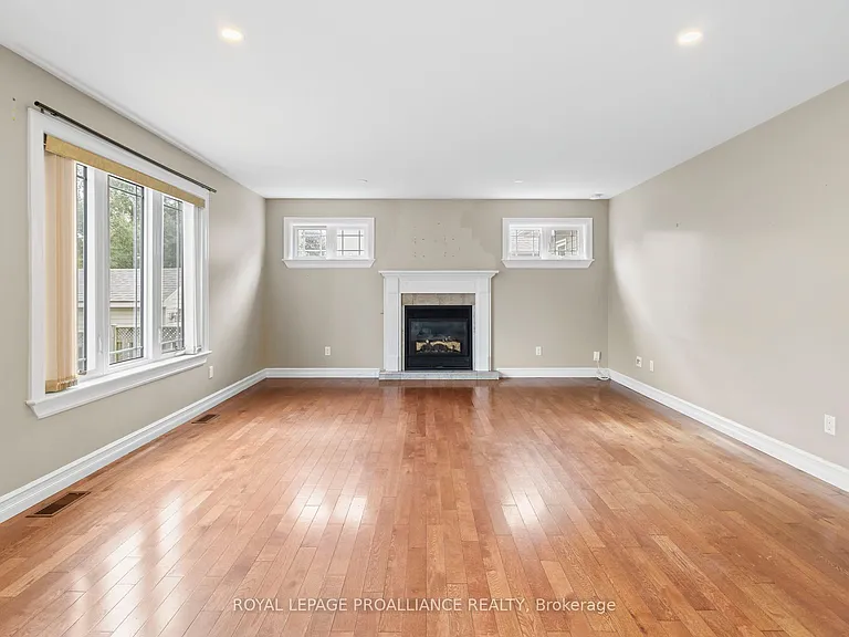 1009 Crestwood Dr — Photo 14