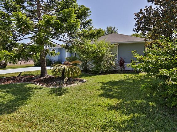 3rd image of 23 Freeland Ln