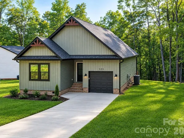 123 Chapel Hill Dr, Troy, NC 27371