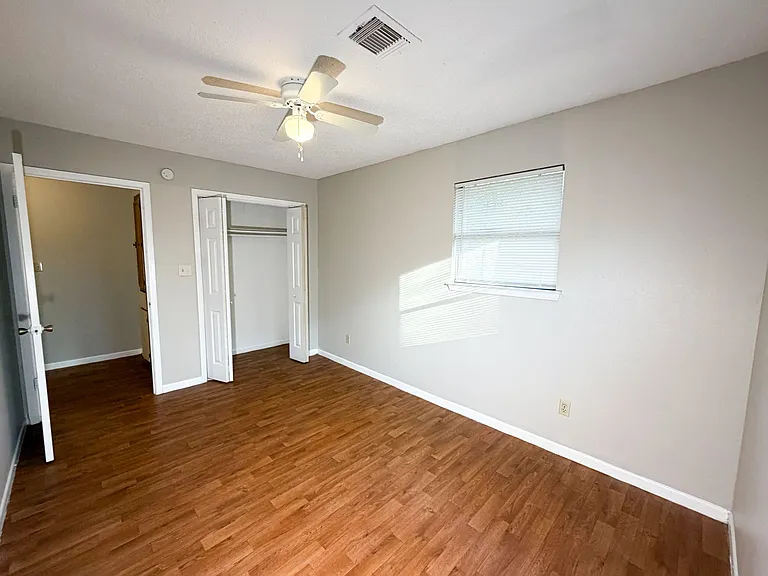 115 S Frio St #H — Photo 7