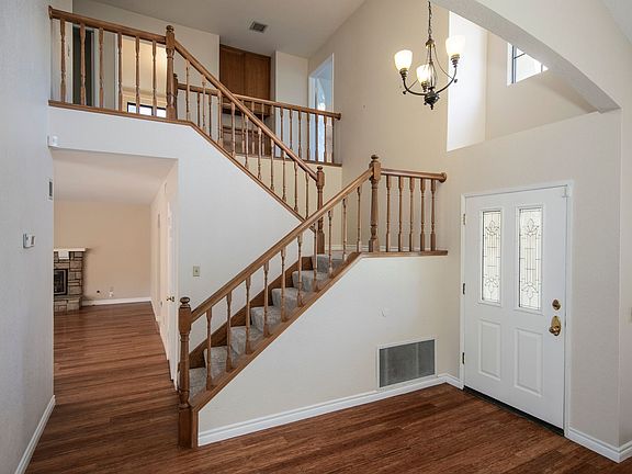 4th image of 11853 Briarwood Ct
