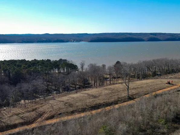 14 Lake Bend Shores Dr, Florence, AL 35633