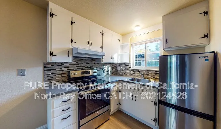 560 Dexter St #I — Photo 4