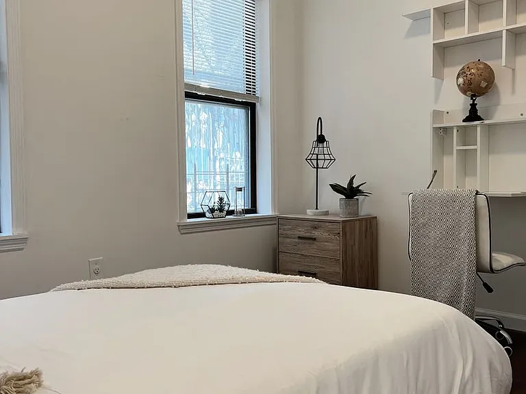 2403 Cambreleng Ave — Photo 5