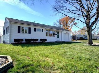 9 Glenview Dr, Decatur, IL 62521