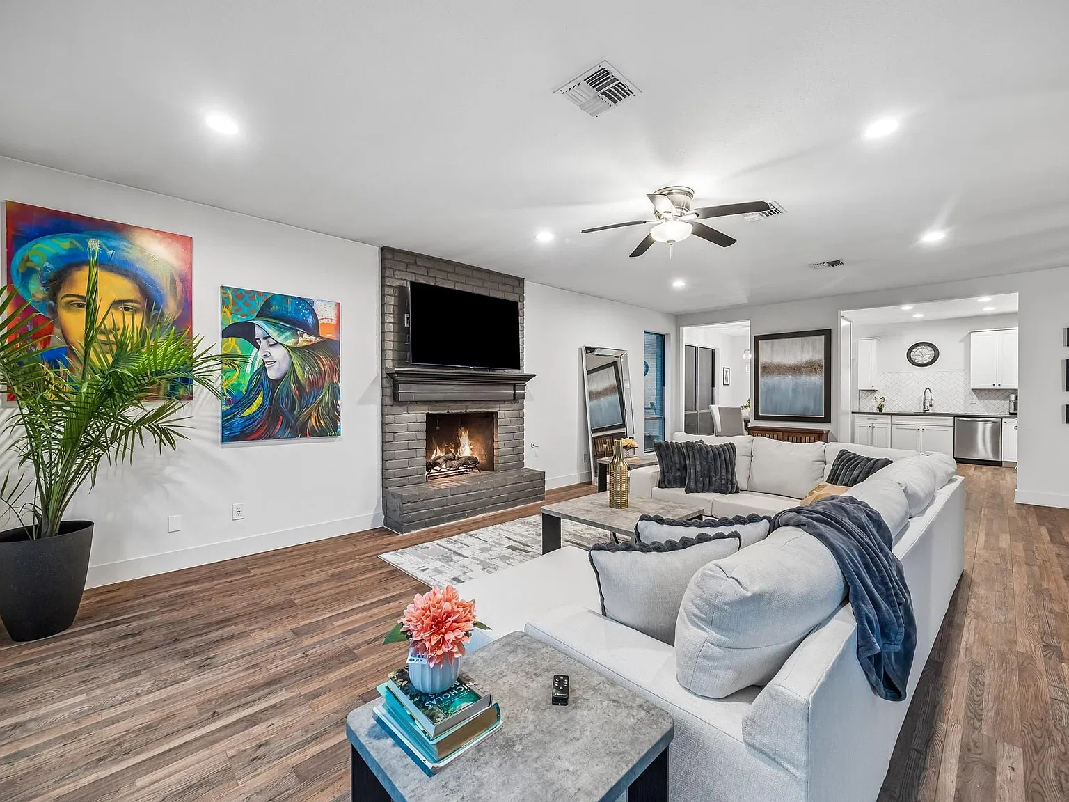 3 bed, 2.0 bath, 2530 sqft, $2,400 — Photo 4