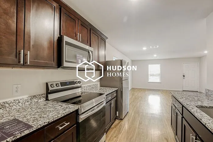 708 Henderson St — Photo 6