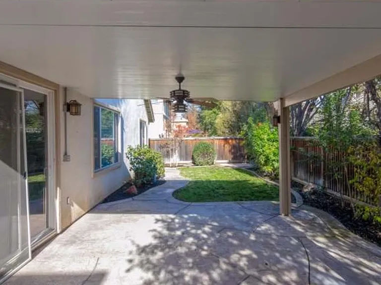 556 Young Dr — Photo 2