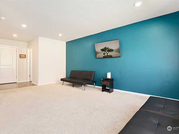 3rd image of 10831 185th Street E