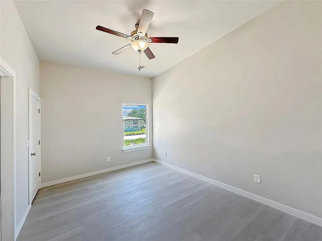 3 bed, 1110 sqft, $1,495 — Photo 2