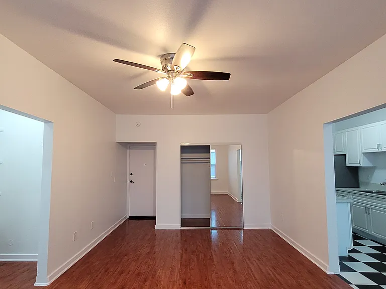 Mariposa Manor — Photo 19