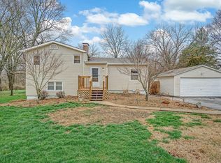 531 Saint Clair Rd, Fairview Heights, IL 62208