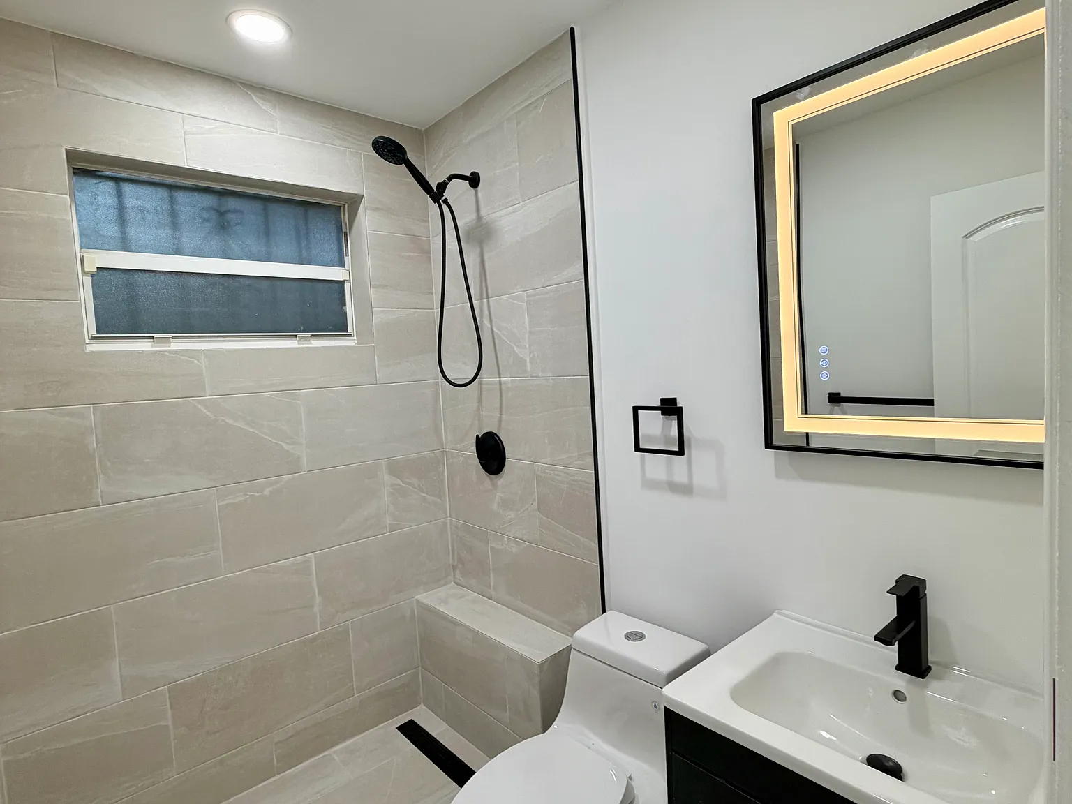 2 bed, 650 sqft, $2,400 — Photo 4